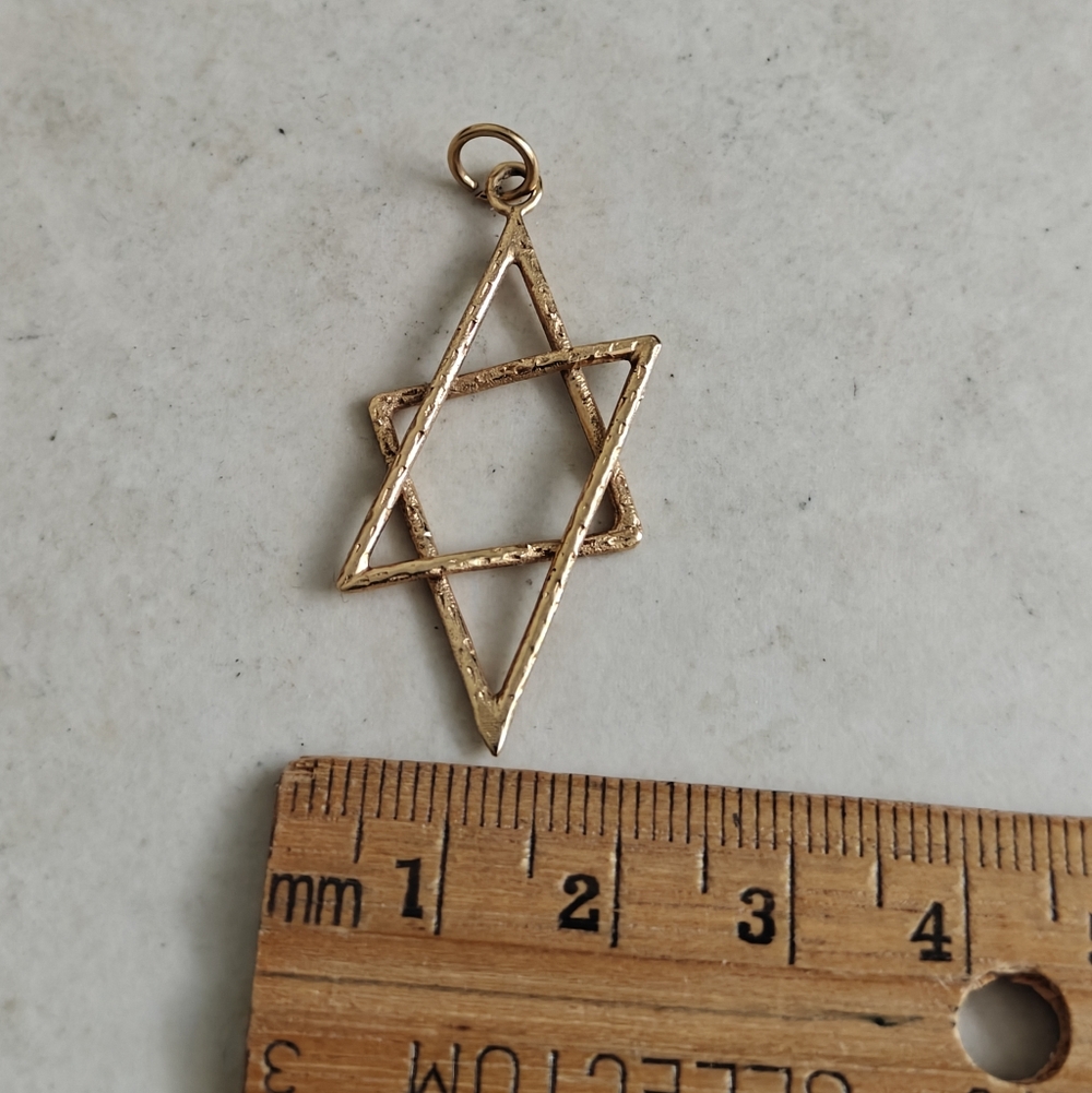 Solid 18K Gold David Star Pendant New In Box - Picture 5 of 9